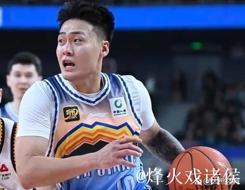 威尔斯空接暴扣，辽宁大比分领先广厦